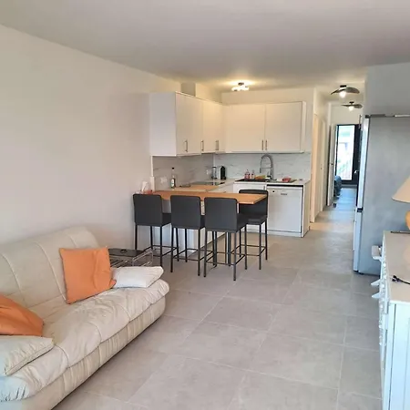 Marcogdu- Proche De Saint-tropez Pour 4 Personnes Avec Vue Sur La Marina Appartement *
